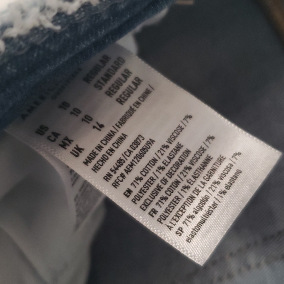 American Eagle Distressed Jeans - Picture 4 of 6